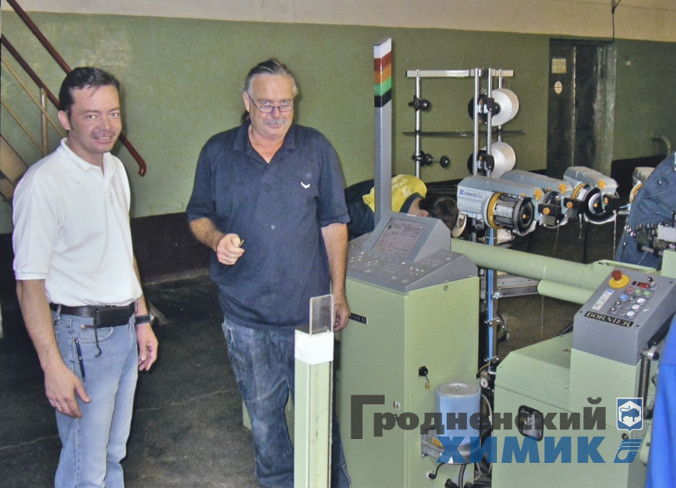 Заместитель начальника цеха по оборудованию Александр Сокович с представителем немецкой фирмы Dornier